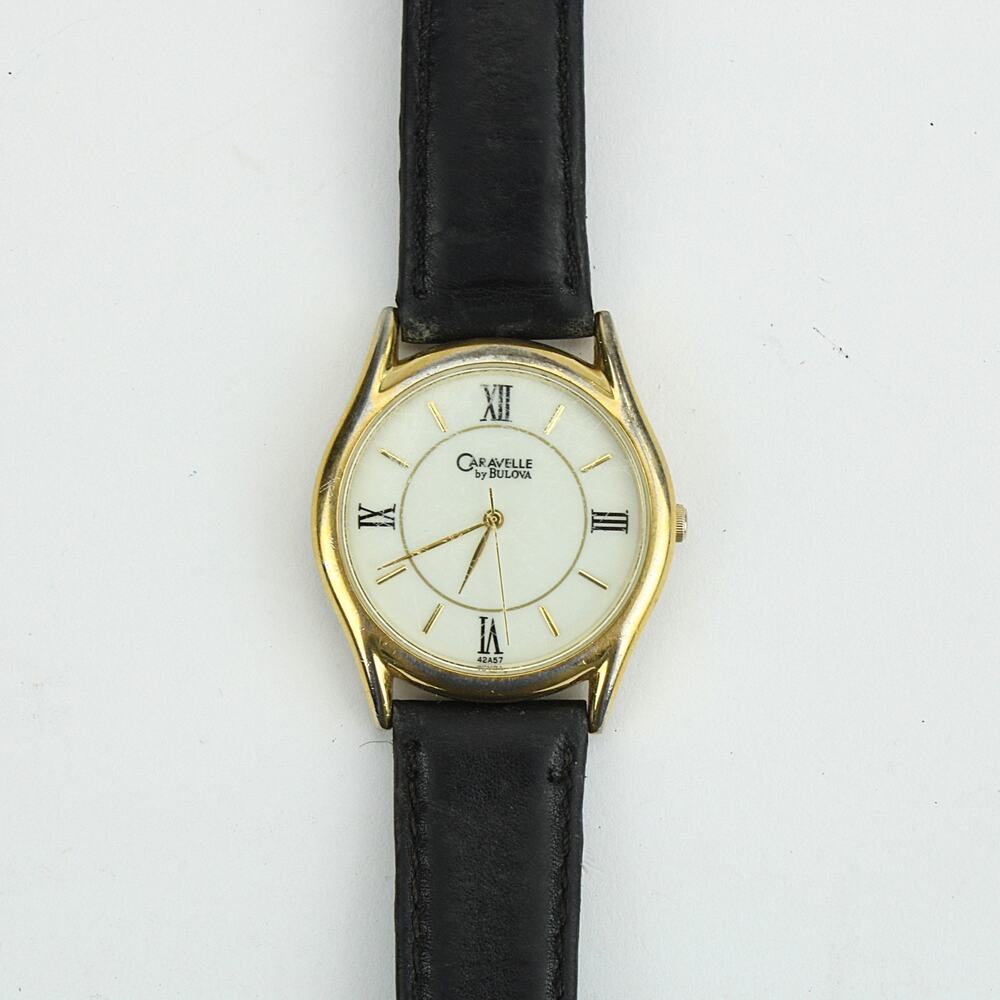 VTG Caravelle Bulova Watch Womens 33mm Gold Tone Leather Band 2003